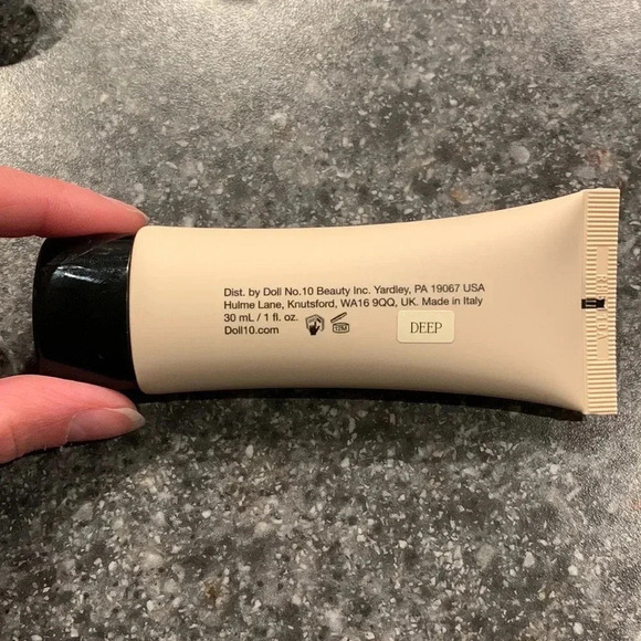 Doll 10 hydraGel foundation in deep - Picture 3 of 6